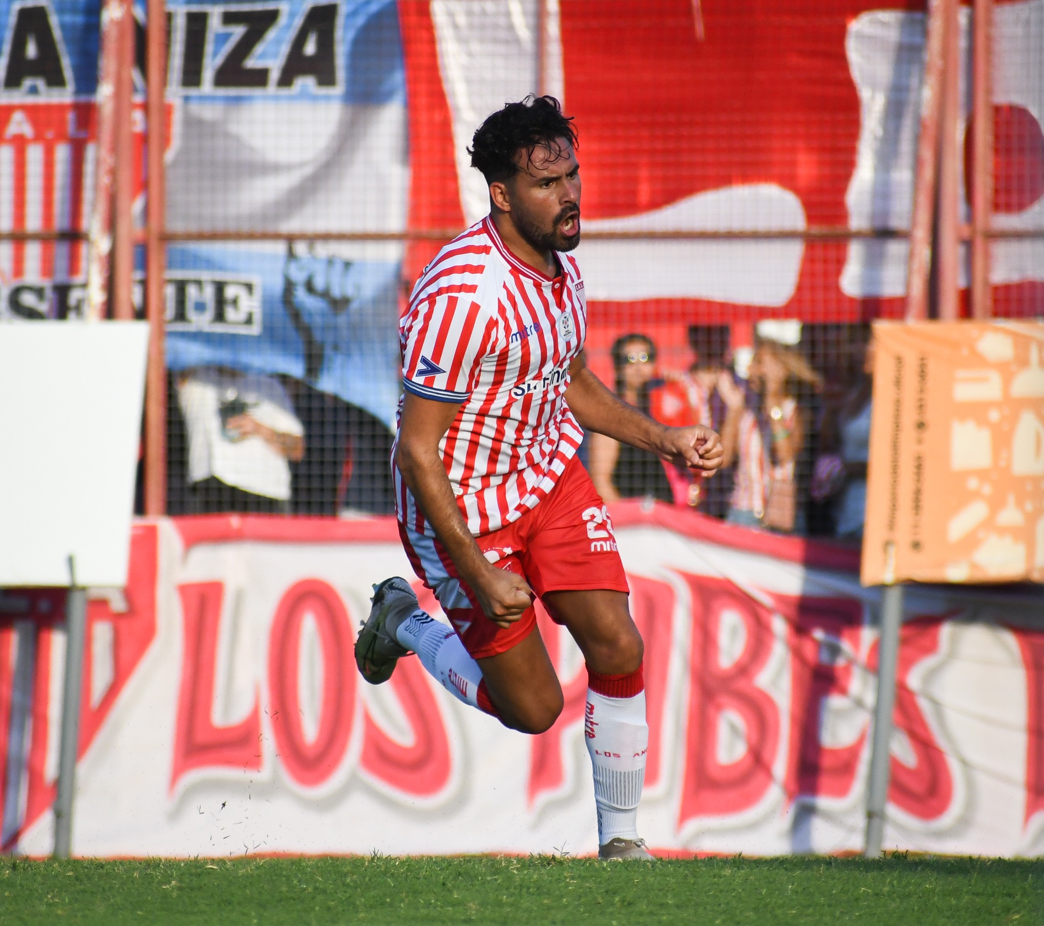 08-02-25-enzo-diaz-gol