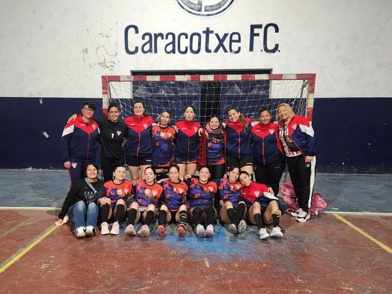 08-06-25-handball femenino