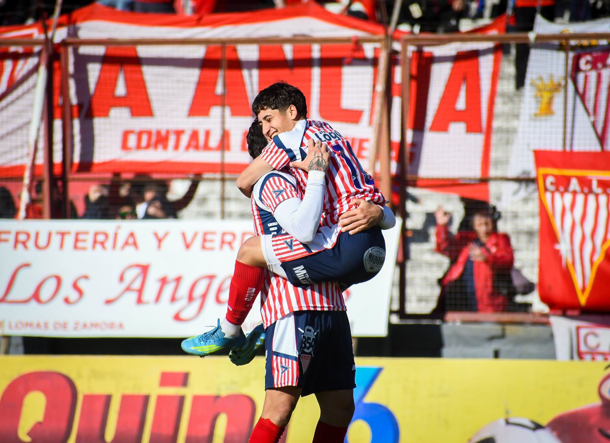 13-09-26-abrazo de gol