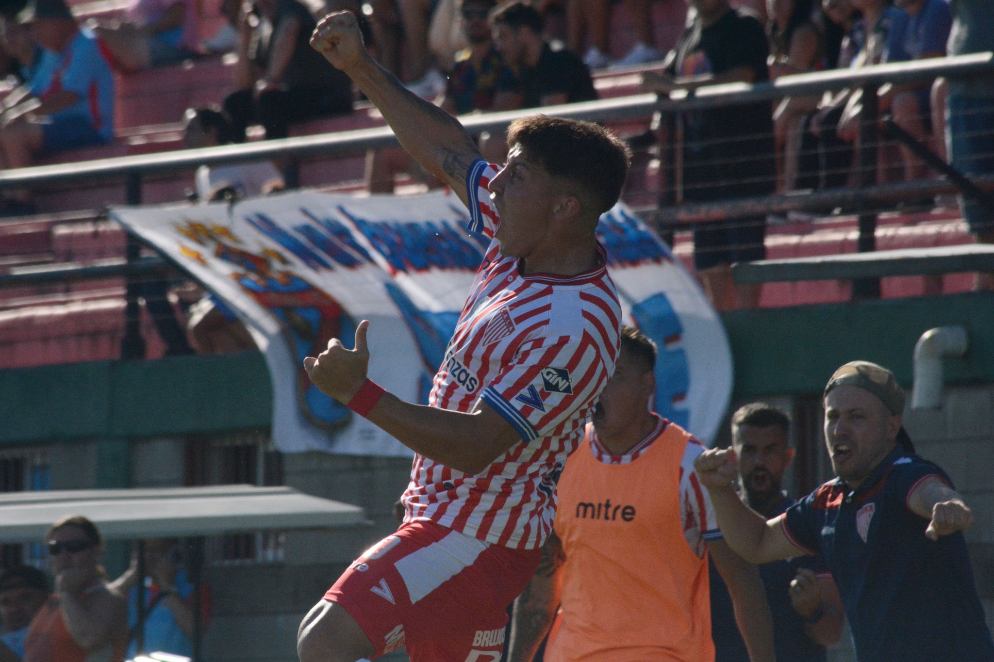 16-02-25-festejo-de-gol