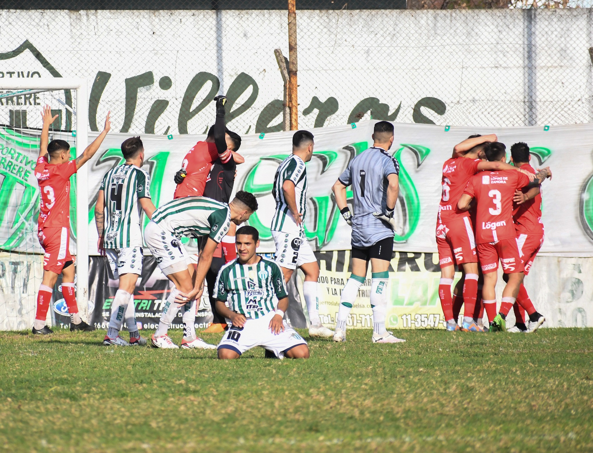 Festejo final por el triunfo ante Lafe