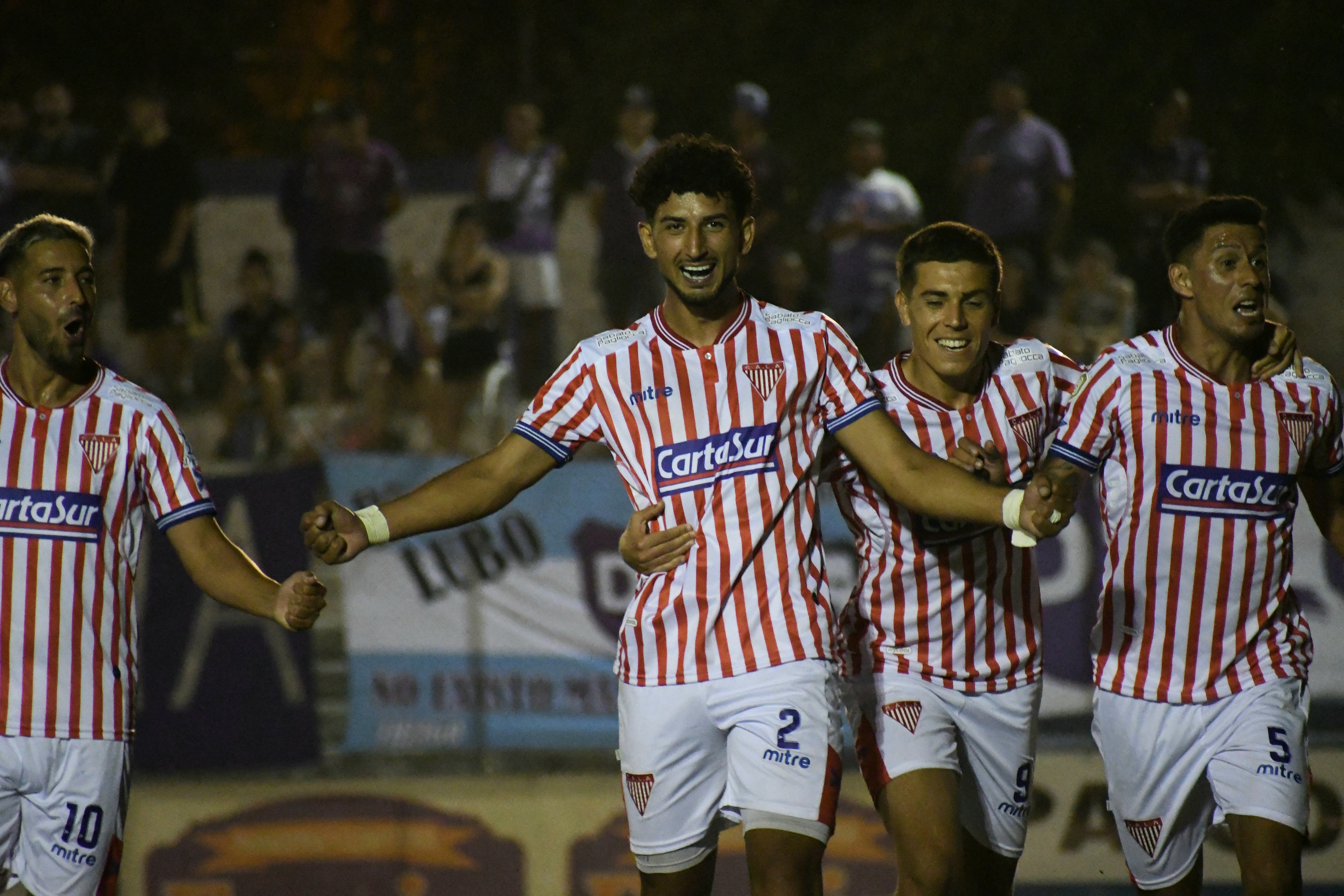 Festejo de gol de Igarzabal